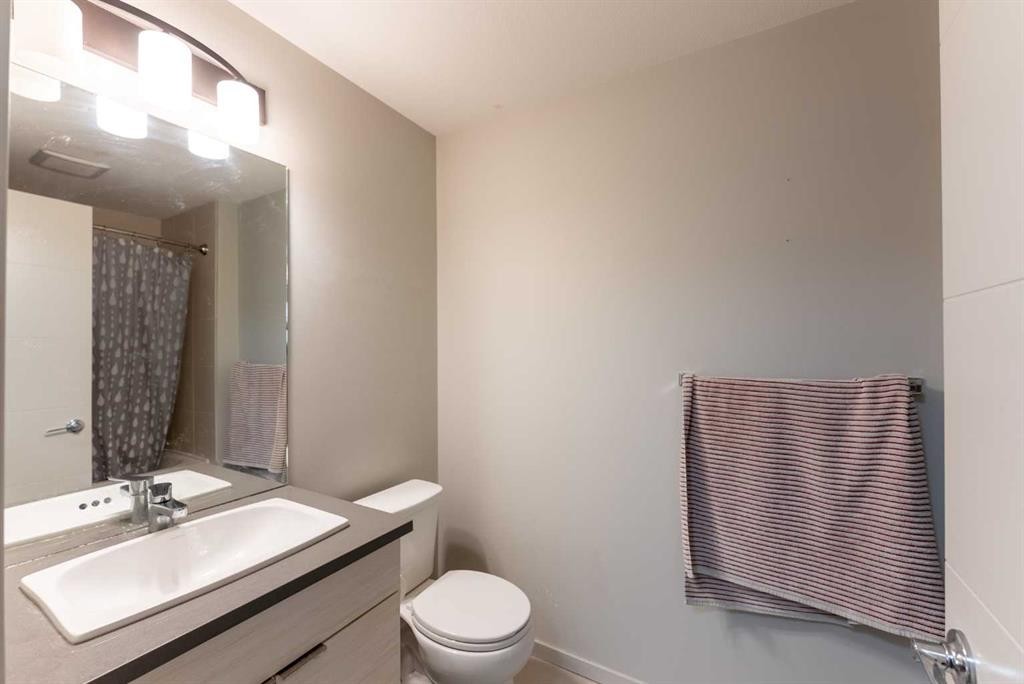 5-478 Highlands Boulevard West, Lethbridge, AB - Indoor Photo Showing Bathroom