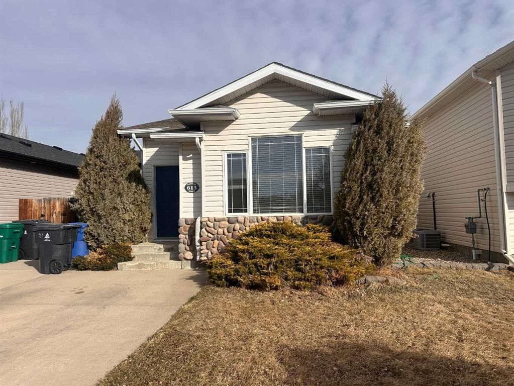 613 Squamish Lane West, Lethbridge, AB - Outdoor