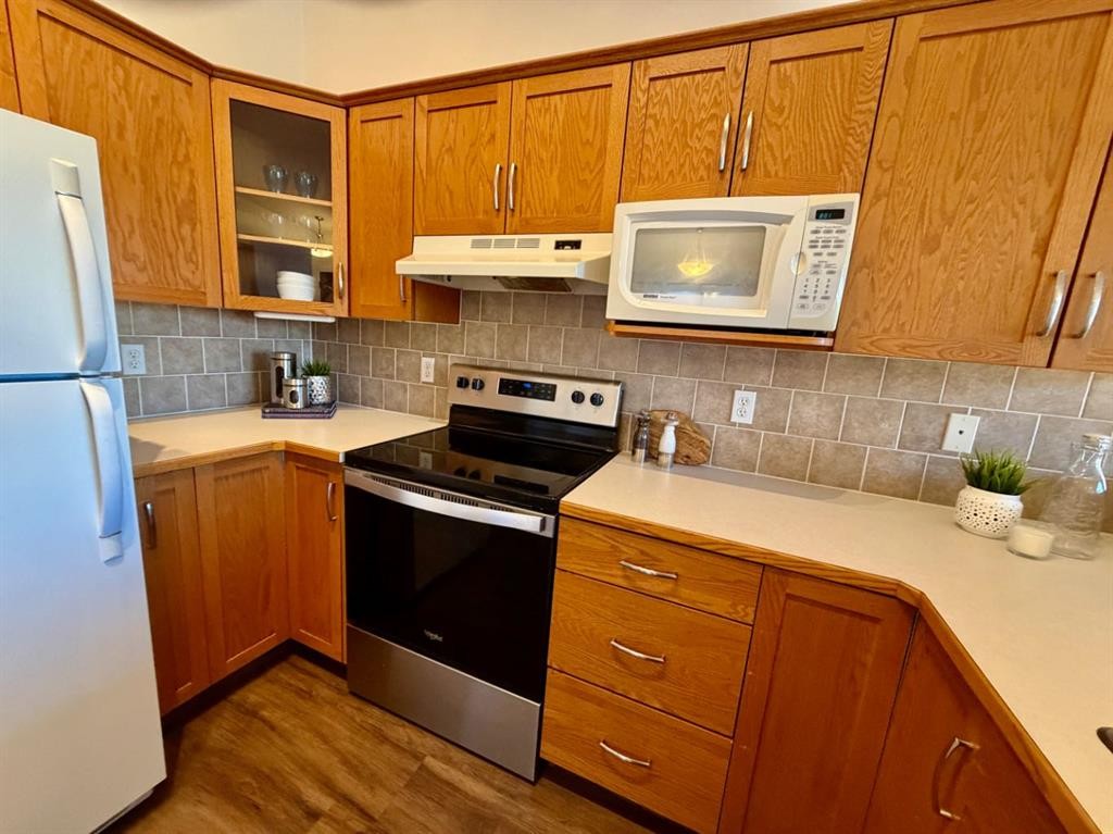 613 Squamish Lane West, Lethbridge, AB - Indoor Photo Showing Kitchen