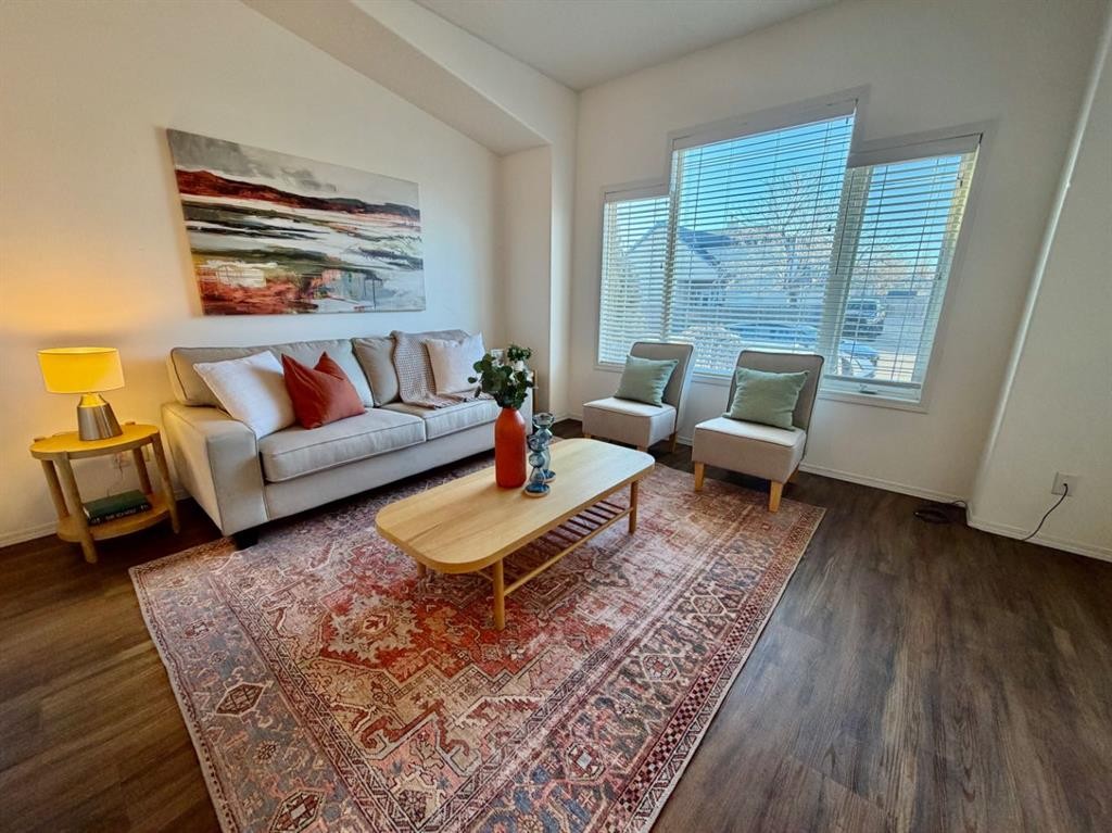 613 Squamish Lane West, Lethbridge, AB - Indoor Photo Showing Living Room