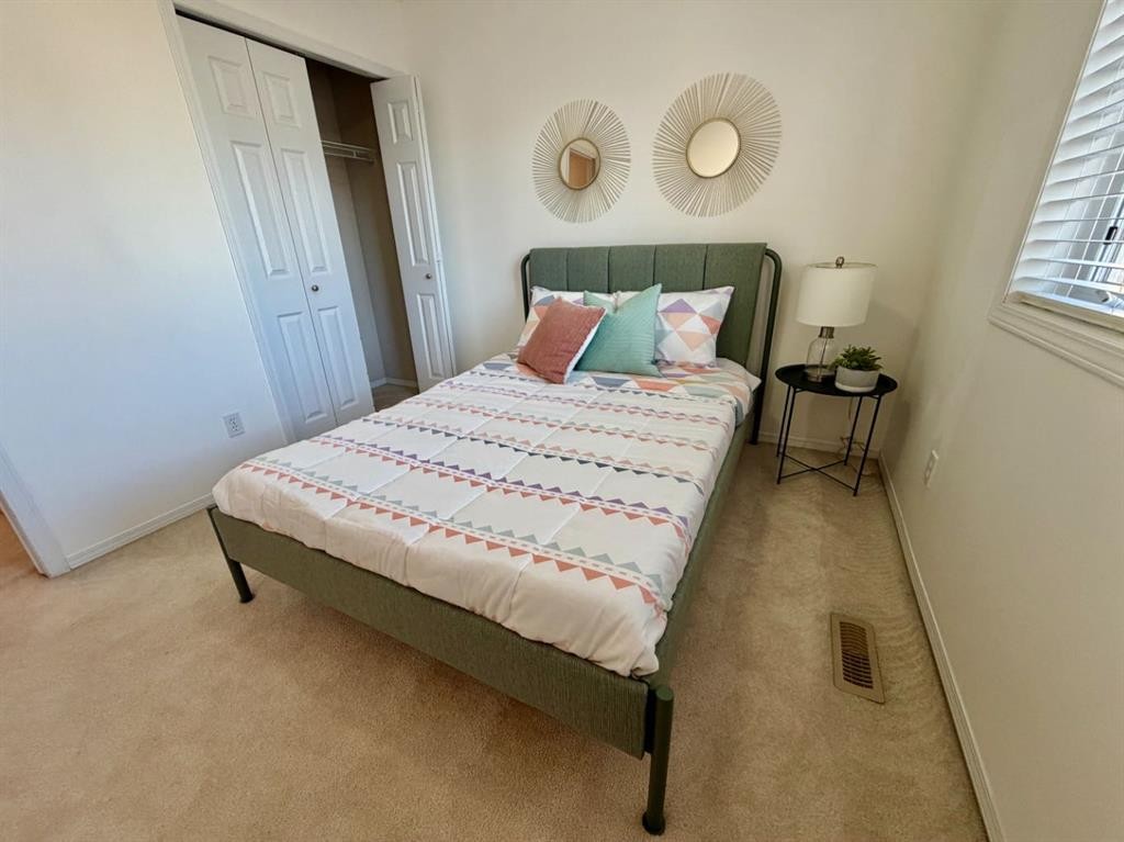 613 Squamish Lane West, Lethbridge, AB - Indoor Photo Showing Bedroom