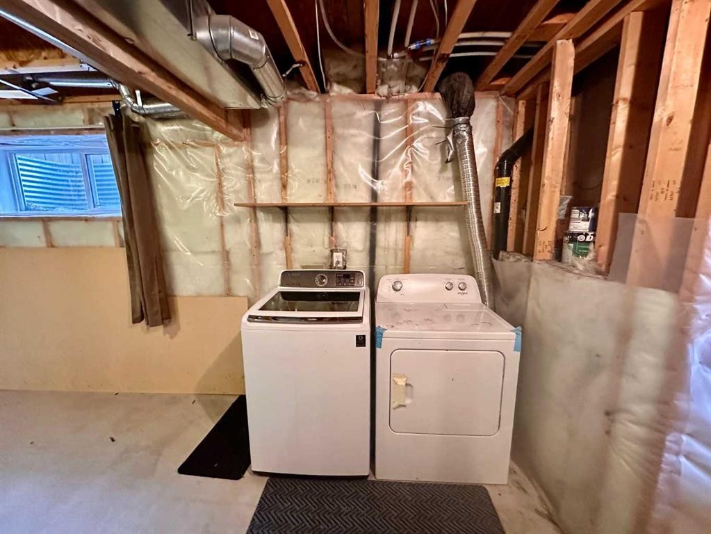 613 Squamish Lane West, Lethbridge, AB - Indoor Photo Showing Laundry Room