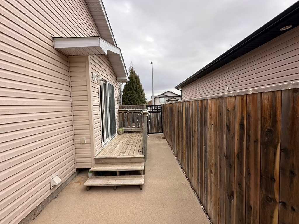 613 Squamish Lane West, Lethbridge, AB - With Exterior