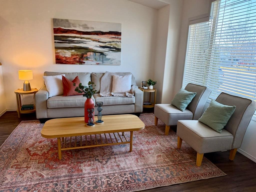 613 Squamish Lane West, Lethbridge, AB - Indoor Photo Showing Living Room