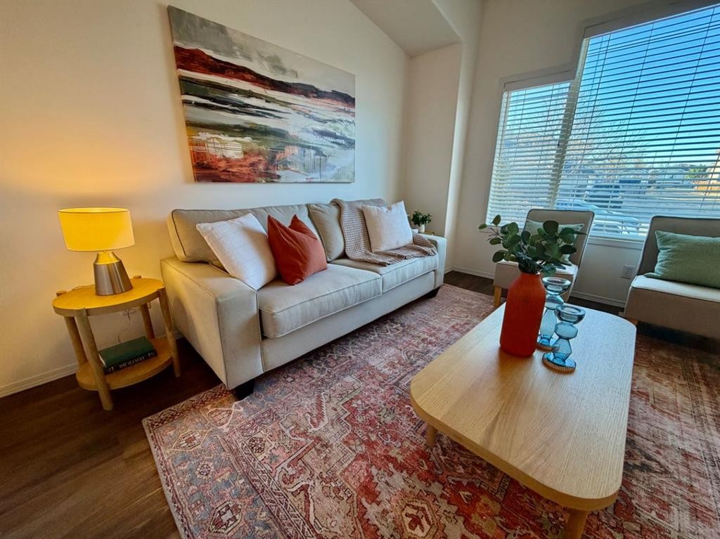 613 Squamish Lane West, Lethbridge, AB - Indoor Photo Showing Living Room