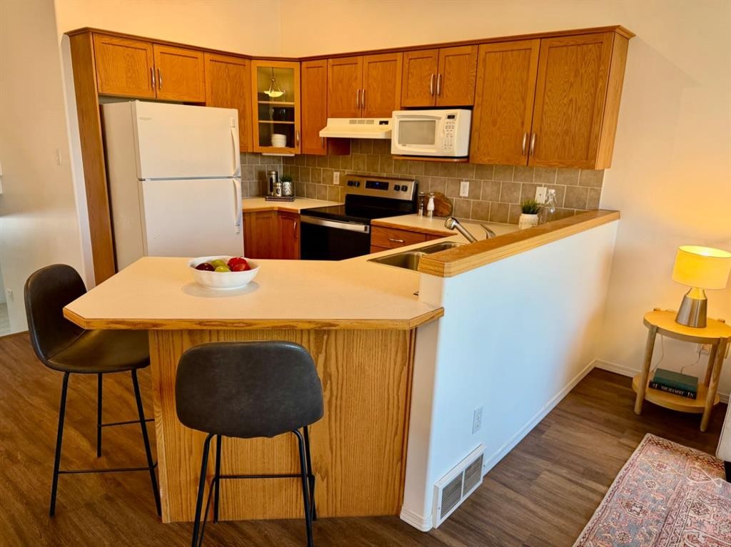 613 Squamish Lane West, Lethbridge, AB - Indoor Photo Showing Kitchen