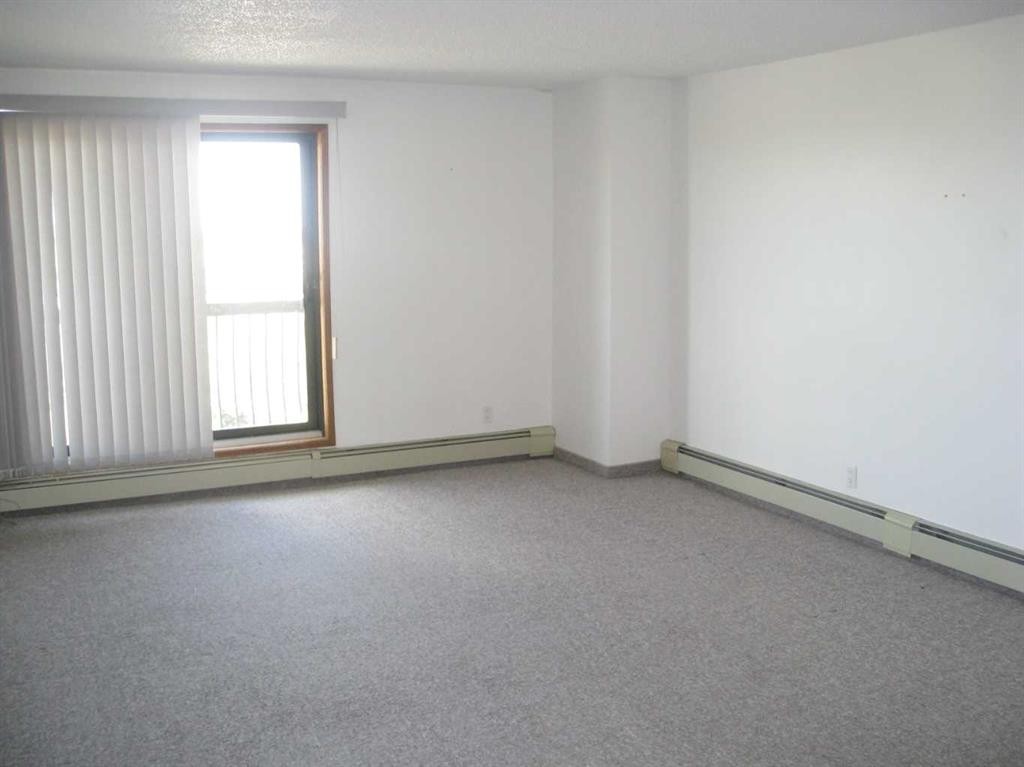 423-21 Berkeley Place West, Lethbridge, AB - Indoor Photo Showing Other Room