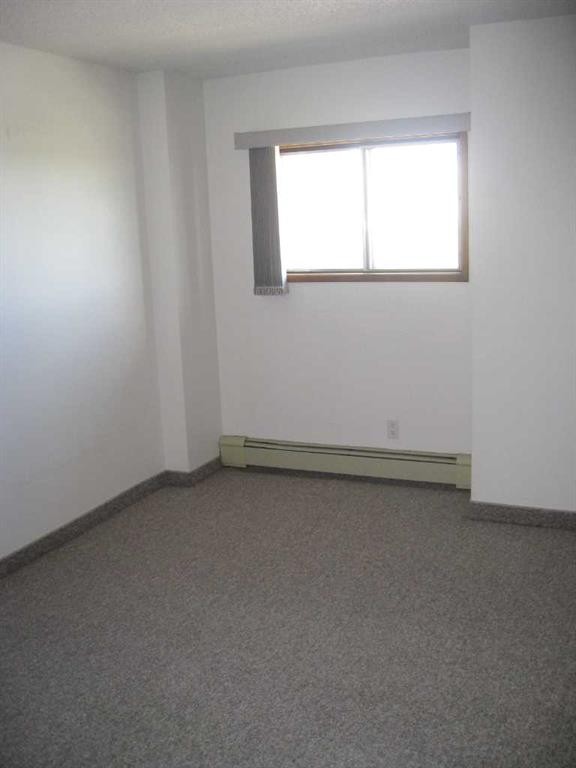 423-21 Berkeley Place West, Lethbridge, AB - Indoor Photo Showing Other Room