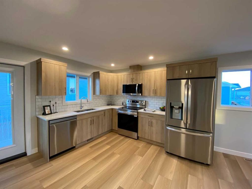 4202 57 Street, Taber, AB - Indoor Photo Showing Kitchen With Stainless Steel Kitchen With Double Sink