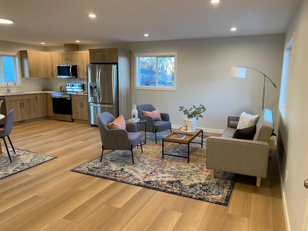 4202 57 Street, Taber, AB - Indoor