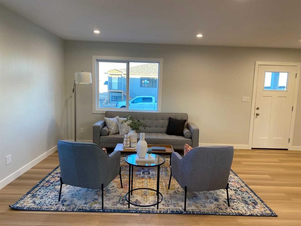 4202 57 Street, Taber, AB - Indoor Photo Showing Living Room