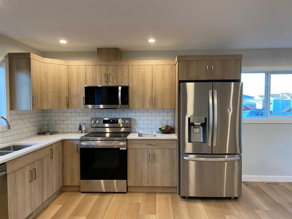 4202 57 Street, Taber, AB - Indoor Photo Showing Kitchen With Stainless Steel Kitchen With Double Sink With Upgraded Kitchen