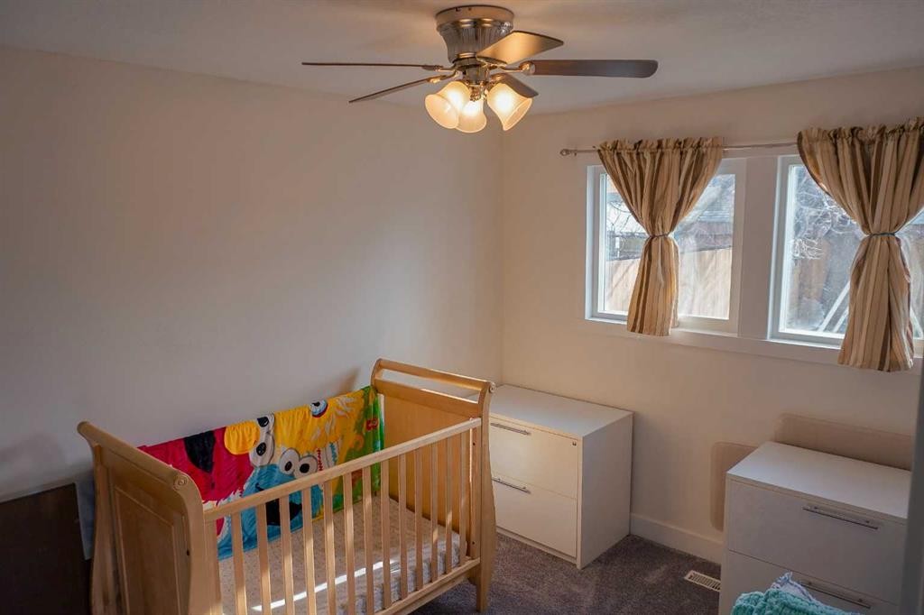 206 Mcgill Boulevard West, Lethbridge, AB - Indoor Photo Showing Bedroom