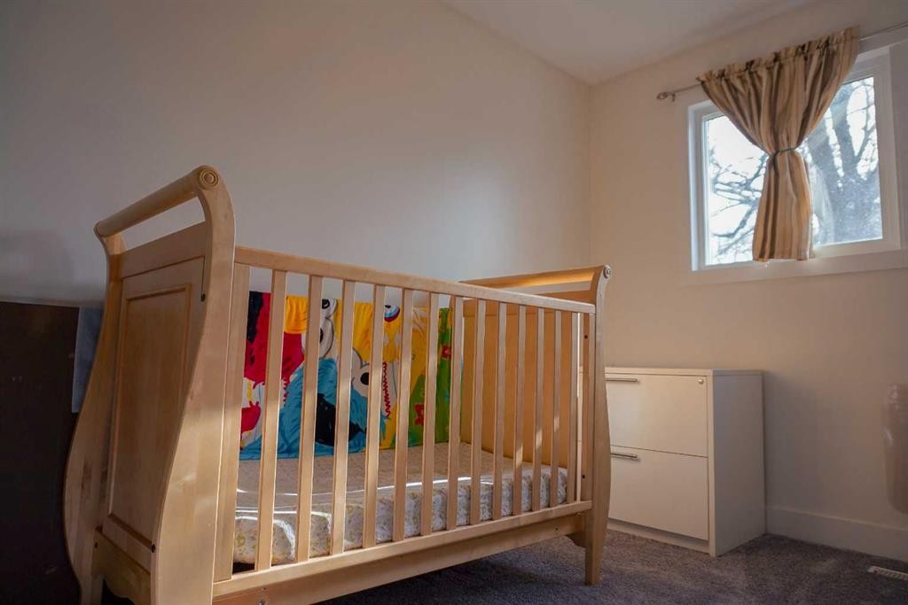 206 Mcgill Boulevard West, Lethbridge, AB - Indoor Photo Showing Other Room