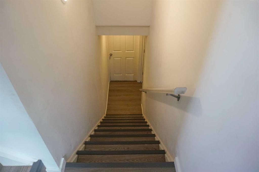 206 Mcgill Boulevard West, Lethbridge, AB - Indoor Photo Showing Other Room