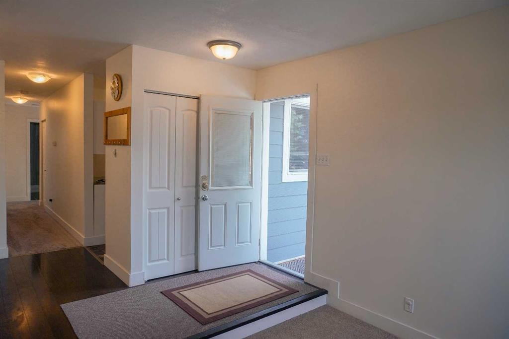 206 Mcgill Boulevard West, Lethbridge, AB - Indoor Photo Showing Other Room