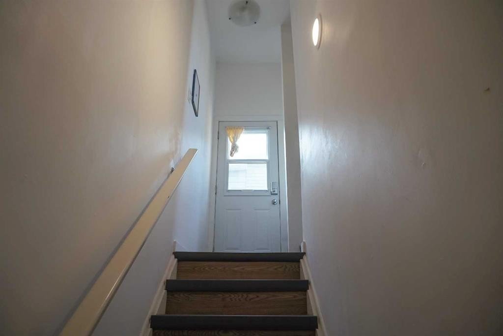 206 Mcgill Boulevard West, Lethbridge, AB - Indoor Photo Showing Other Room