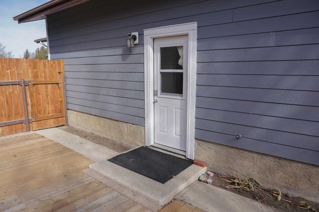 206 Mcgill Boulevard West, Lethbridge, AB - Outdoor With Exterior