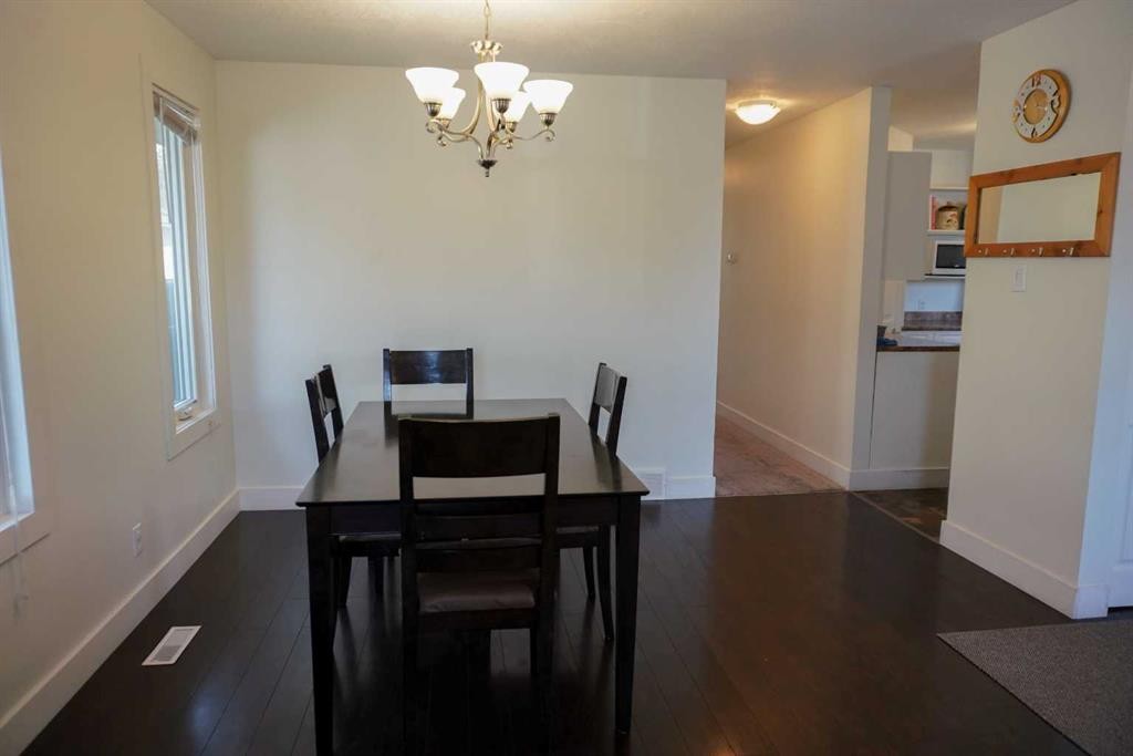 206 Mcgill Boulevard West, Lethbridge, AB - Indoor Photo Showing Dining Room