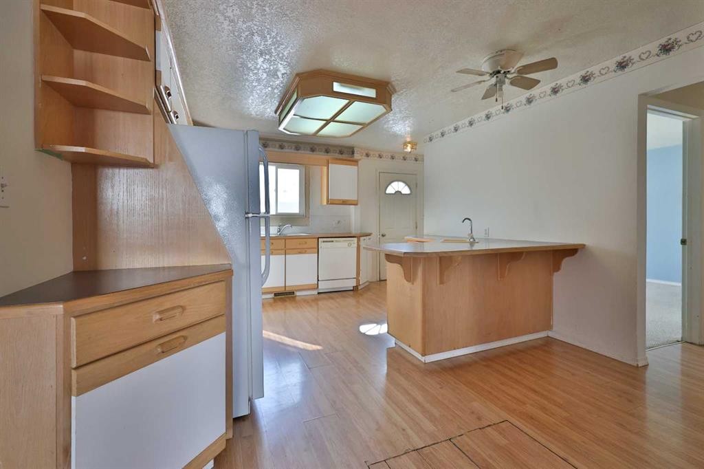 221 N 250 E, Raymond, AB - Indoor