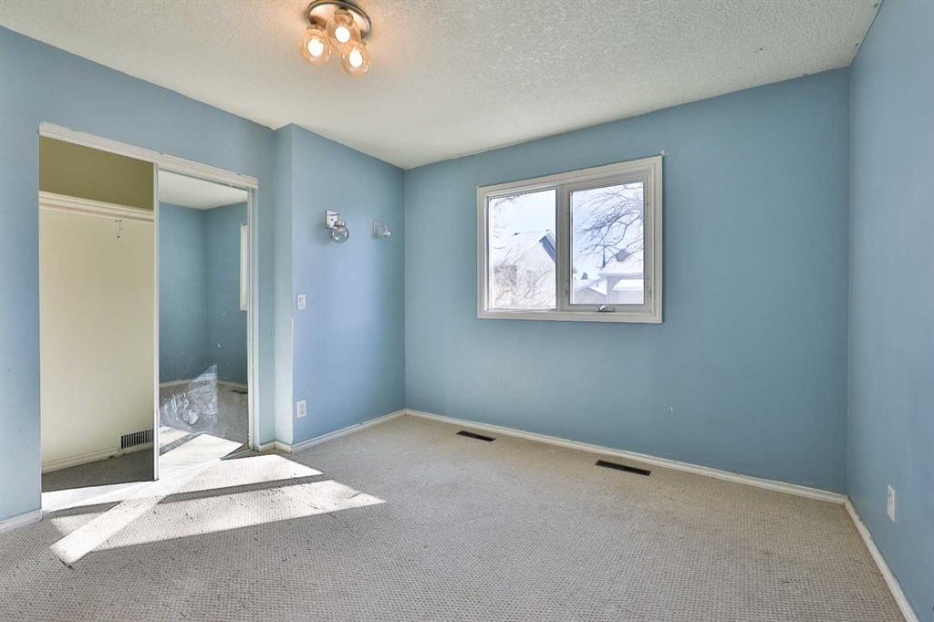 221 N 250 E, Raymond, AB - Indoor