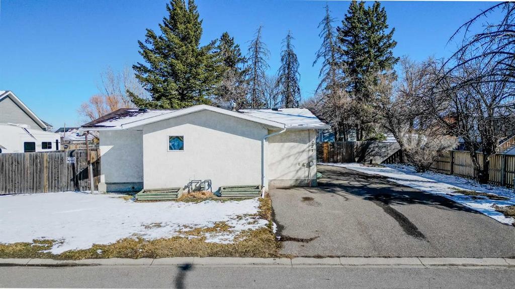 221 N 250 E, Raymond, AB - Outdoor