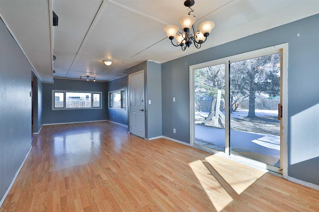 221 N 250 E, Raymond, AB - Indoor Photo Showing Other Room