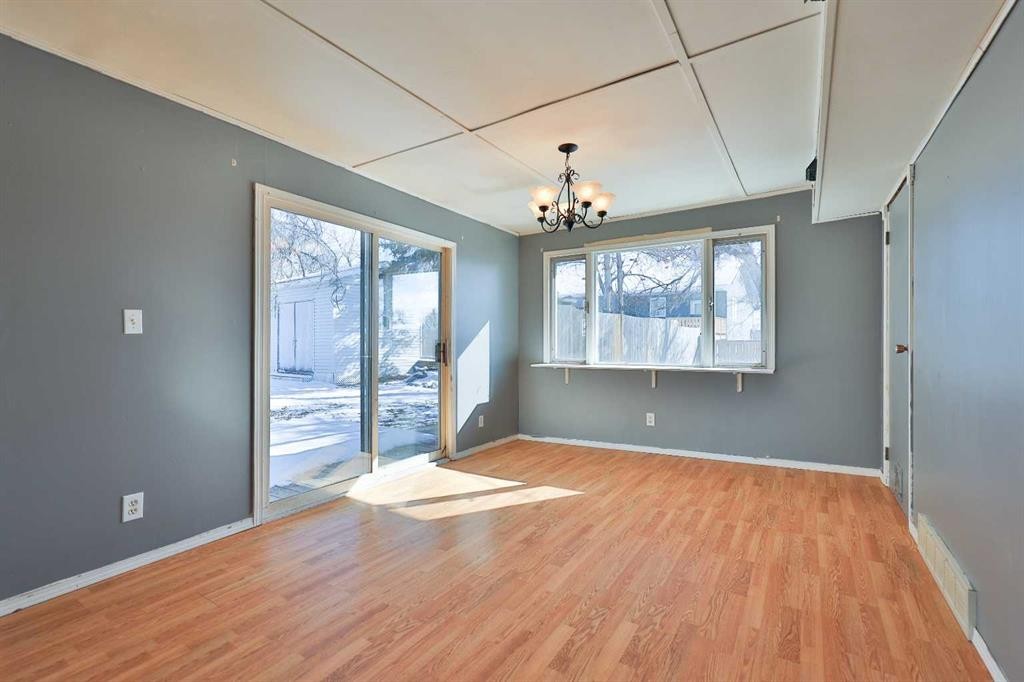 221 N 250 E, Raymond, AB - Indoor Photo Showing Other Room