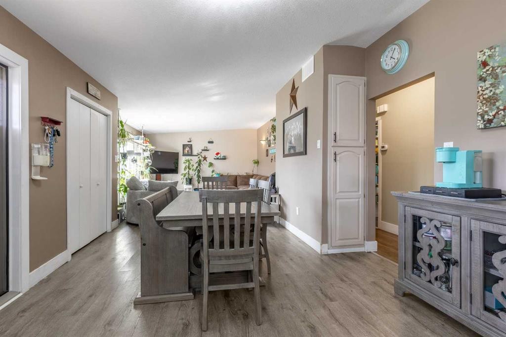 1907 7A Avenue North, Lethbridge, AB - Indoor Photo Showing Dining Room