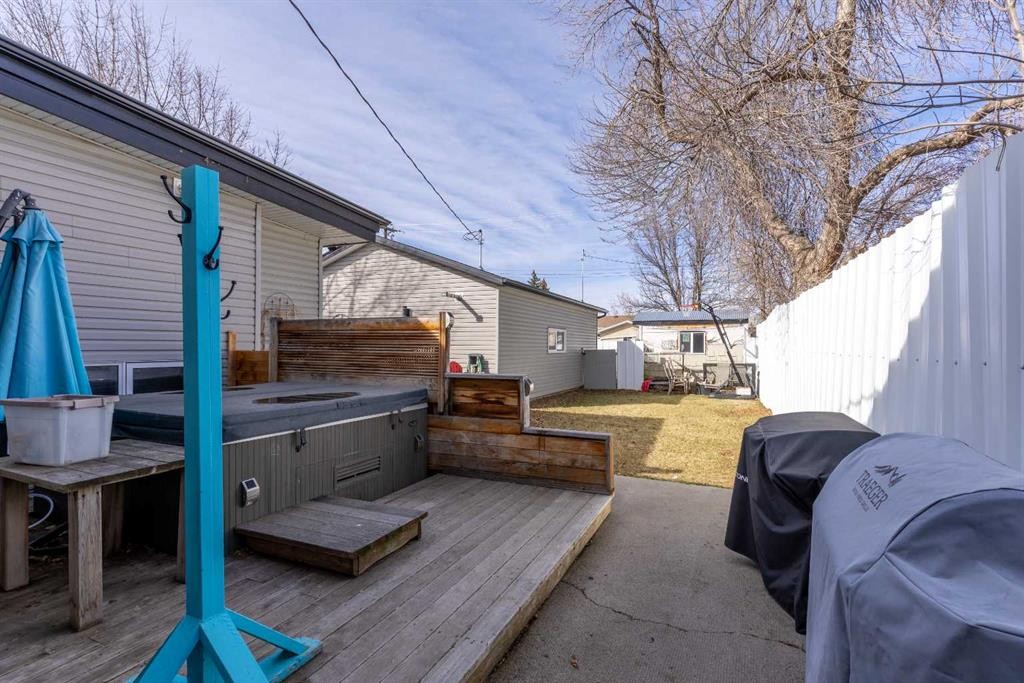 1907 7A Avenue North, Lethbridge, AB - Outdoor With Deck Patio Veranda With Exterior