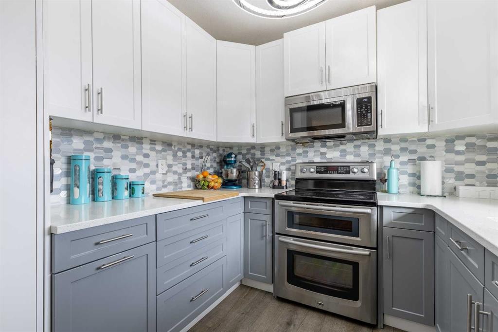 1907 7A Avenue North, Lethbridge, AB - Indoor Photo Showing Kitchen With Upgraded Kitchen
