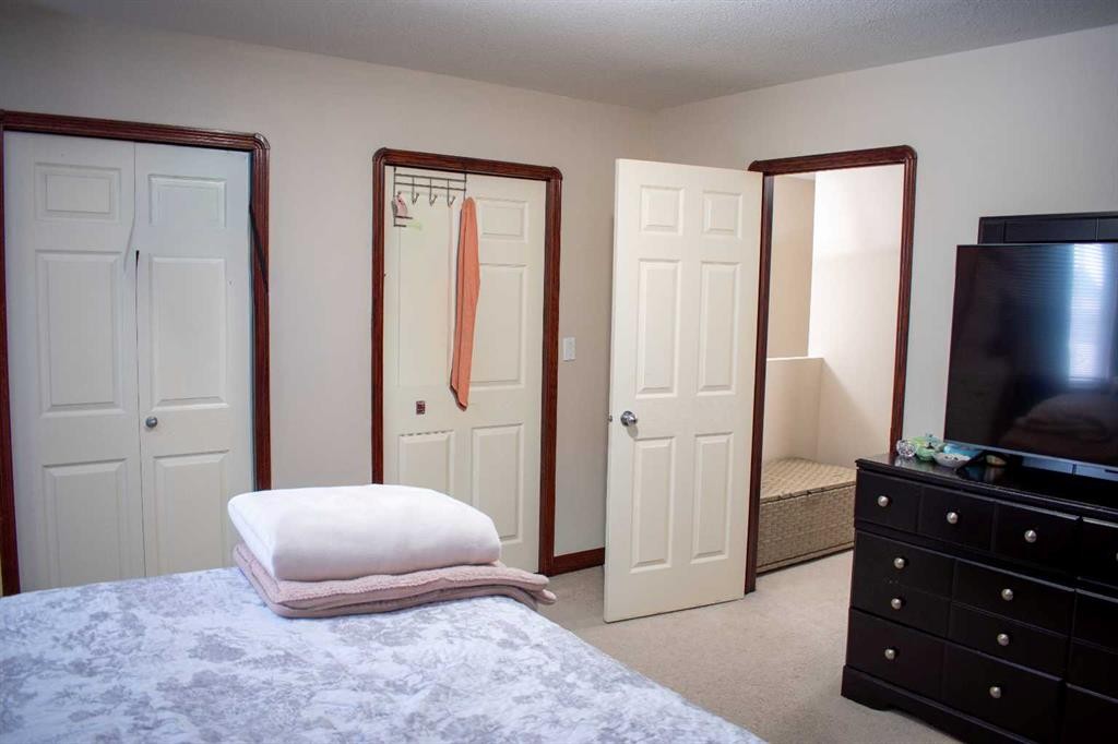 11 Abel Close, Red Deer, AB - Indoor Photo Showing Bathroom