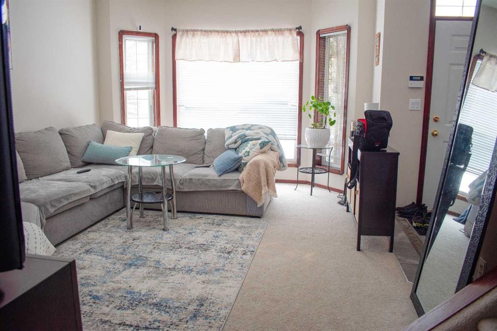 11 Abel Close, Red Deer, AB - Indoor Photo Showing Living Room