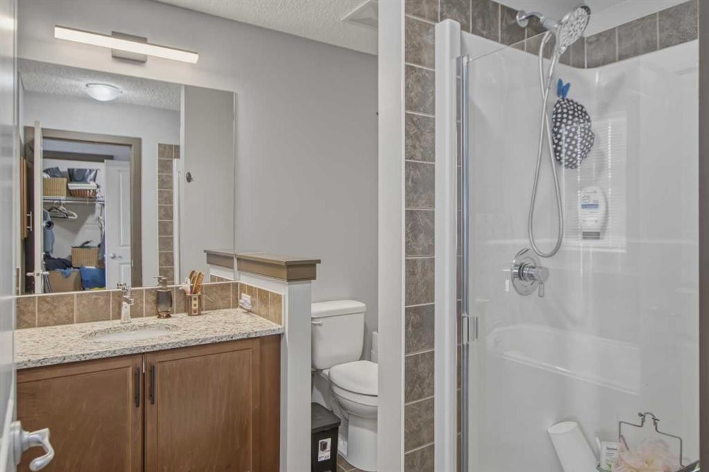 13 Evanscove Manor Nw, Calgary, AB - Indoor Photo Showing Bathroom