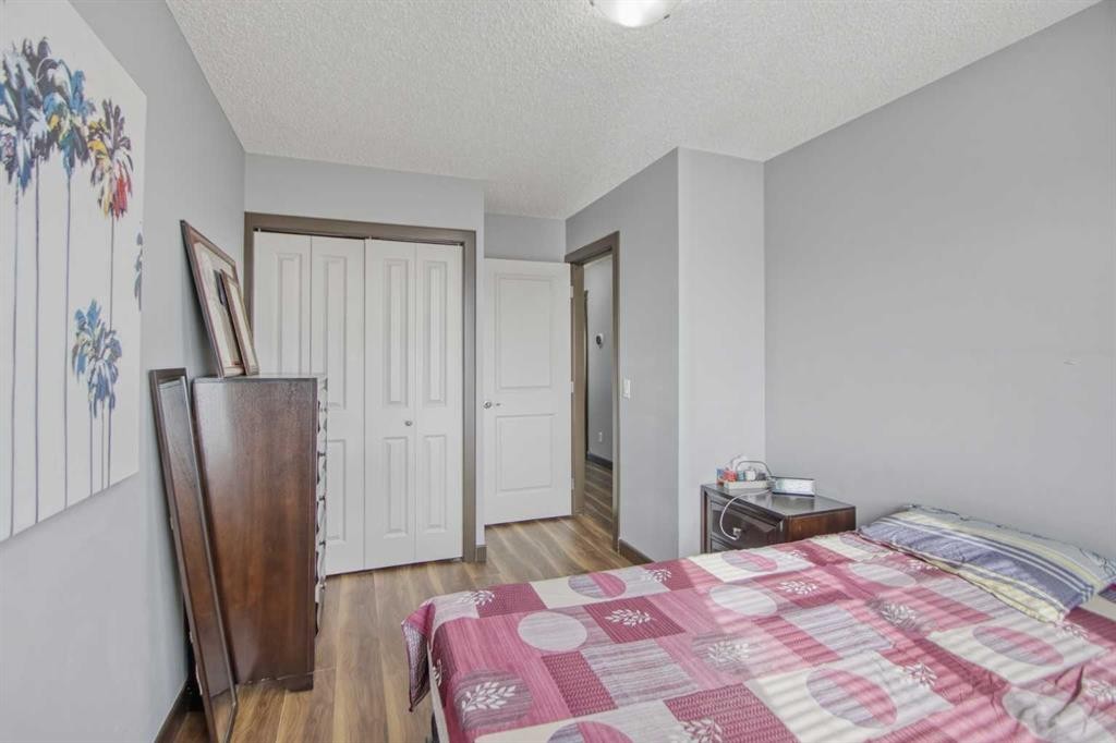 13 Evanscove Manor Nw, Calgary, AB - Indoor Photo Showing Bedroom