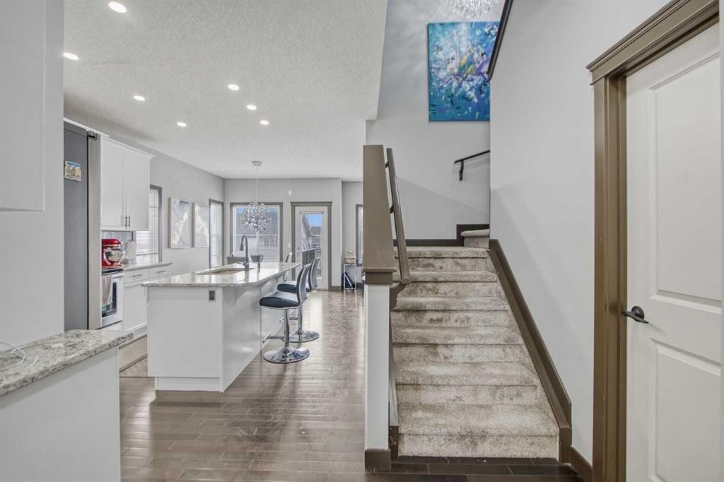 13 Evanscove Manor Nw, Calgary, AB - Indoor Photo Showing Other Room