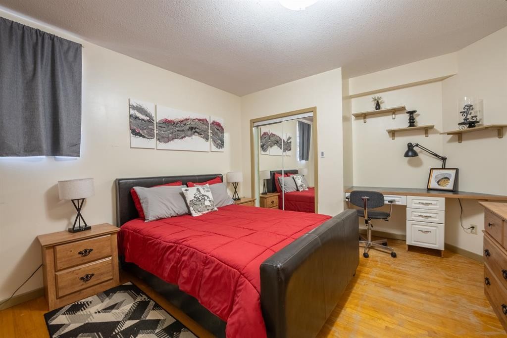 329 2 Avenue Ne, Milk River, AB - Indoor Photo Showing Bedroom