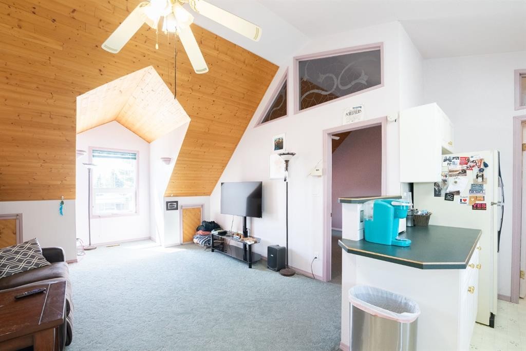 329 2 Avenue Ne, Milk River, AB - Indoor