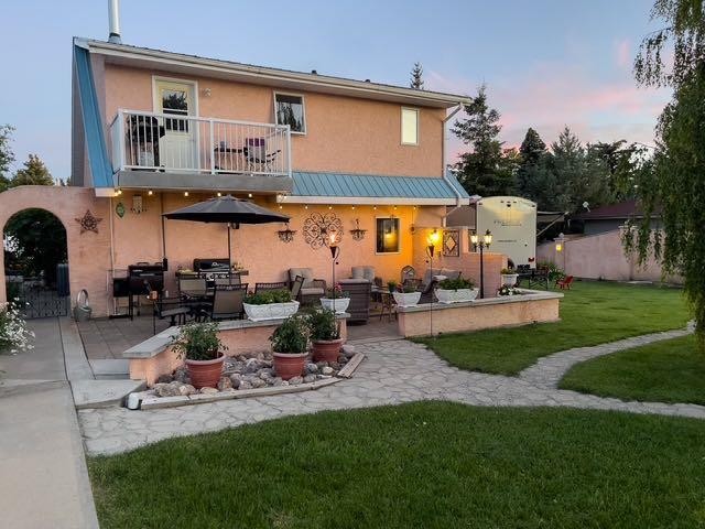 329 2 Avenue Ne, Milk River, AB - Outdoor With Balcony