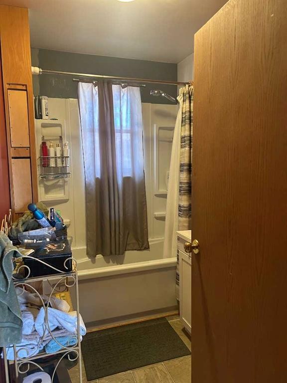 5108 57 Street, Taber, AB - Indoor