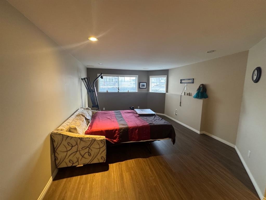 79 Sunridge Boulevard West, Lethbridge, AB - Indoor Photo Showing Bedroom