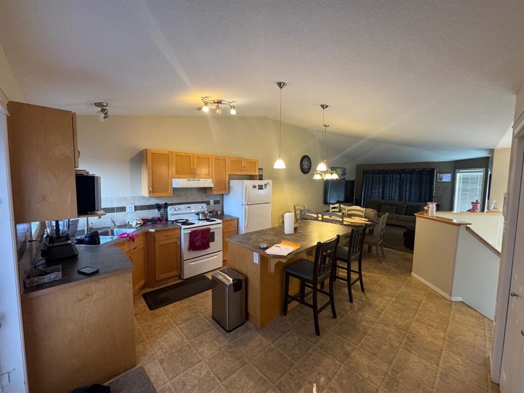 79 Sunridge Boulevard West, Lethbridge, AB - Indoor Photo Showing Other Room