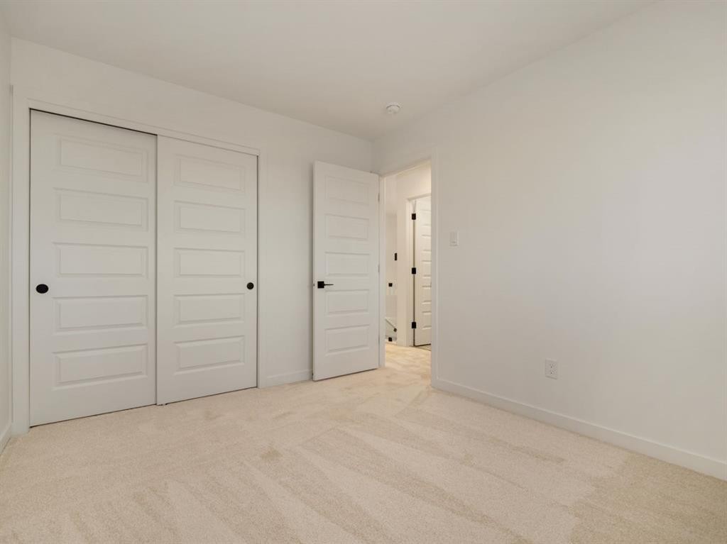 150 Caribou Bend North, Lethbridge, AB - Indoor Photo Showing Other Room