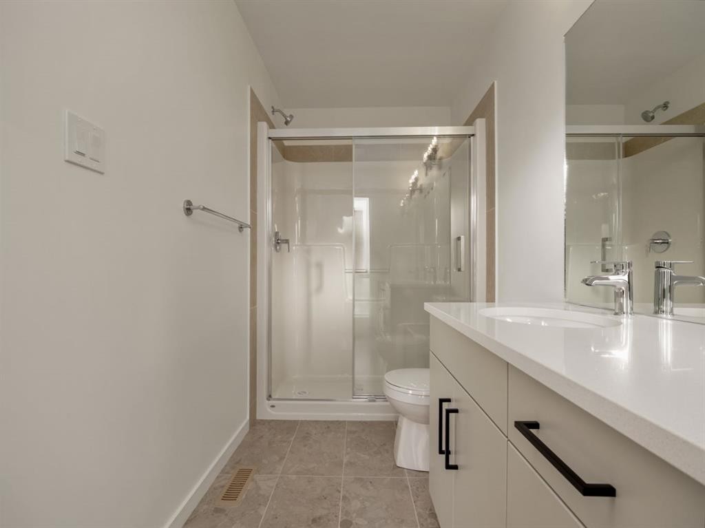 150 Caribou Bend North, Lethbridge, AB - Indoor Photo Showing Bathroom