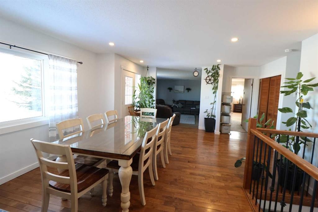 115054 Rr 103, Bow Island, AB - Indoor Photo Showing Dining Room