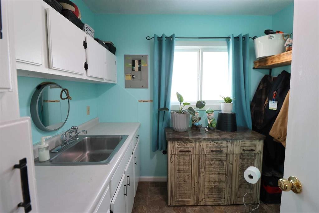 115054 Rr 103, Bow Island, AB - Indoor
