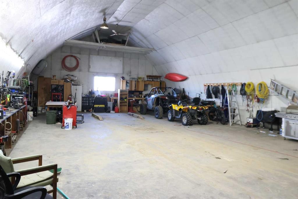 115054 Rr 103, Bow Island, AB - Indoor Photo Showing Garage