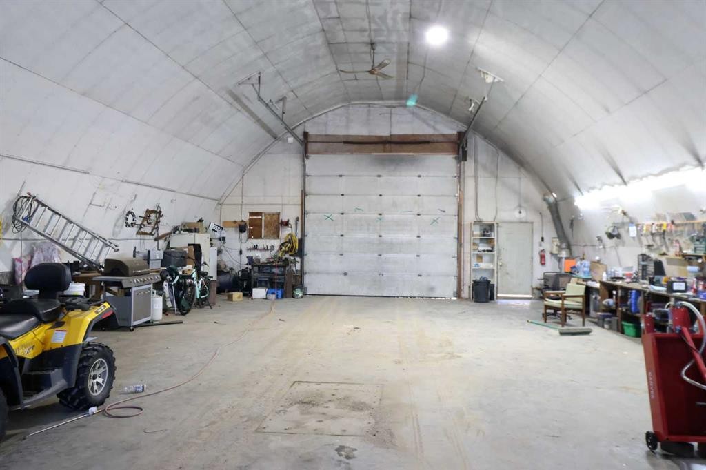 115054 Rr 103, Bow Island, AB - Indoor Photo Showing Garage