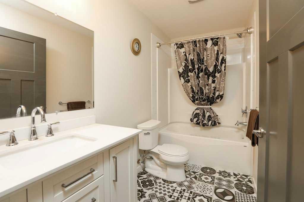 7 Greywolf Road North, Lethbridge, AB - Indoor Photo Showing Bathroom