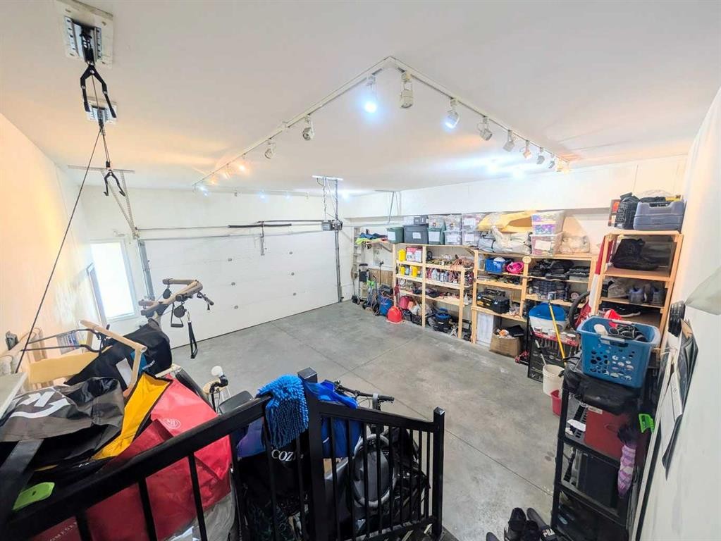 7 Greywolf Road North, Lethbridge, AB - Indoor Photo Showing Garage